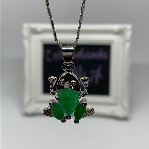 18k gold plated jade frog pendant with chain - Picture 1 of 8